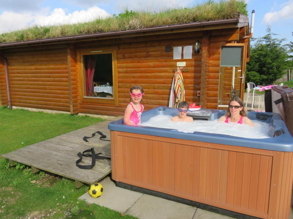 Glenbeag Mountain Lodges Glenshee Exteriör bild