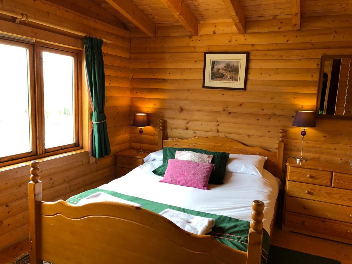 Glenbeag Mountain Lodges Glenshee Exteriör bild